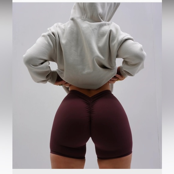 Naturyl by Niykee The V Cut Shorts - Picture 1 of 4
